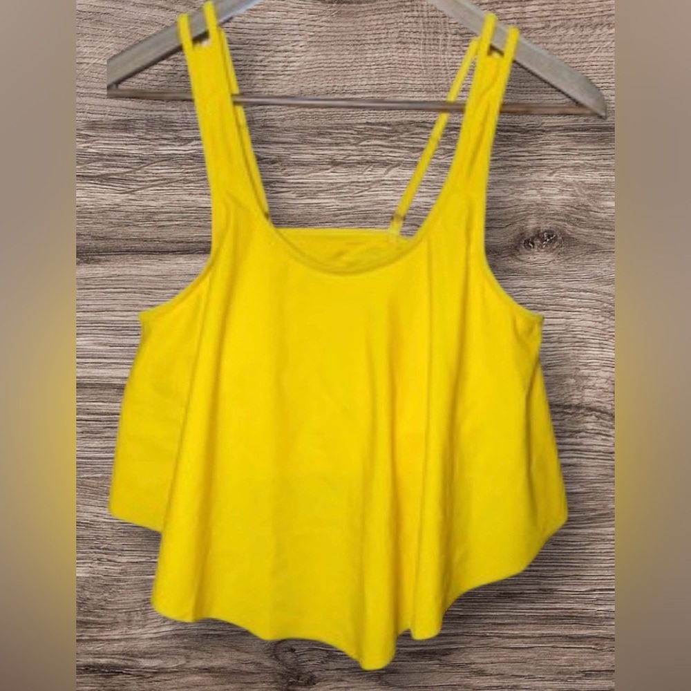 NWOT ROSEGAL Women's Ruffled Swimsuit top - Picture 3 of 5